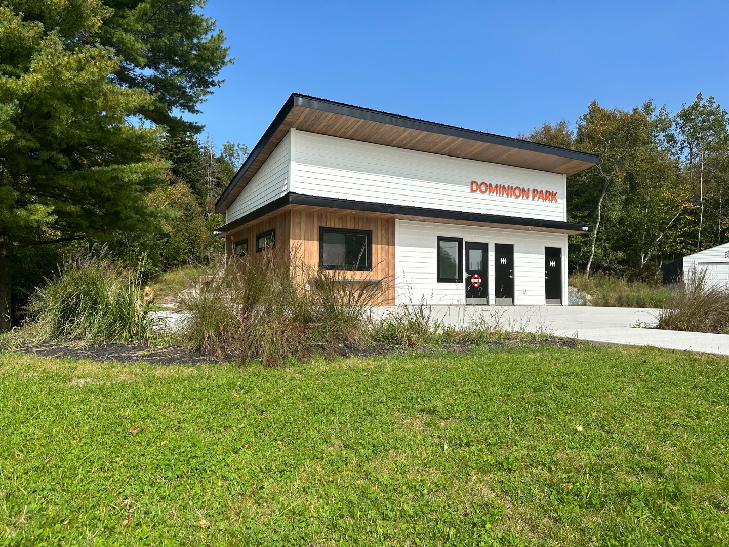 Dominion Park accessible waterfront washroom and canteen building