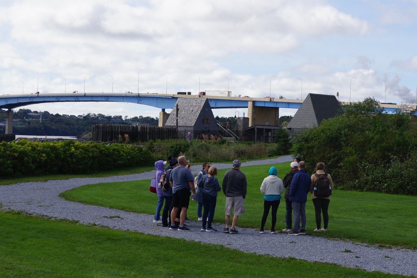 Visitors on a guided tour approaching the fort with the harbour bridge behind